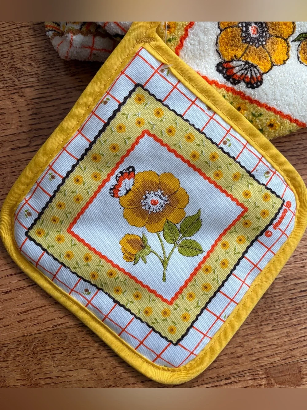 Vtg 70s Cannon Flower Kitchen Set Yellow 3 Dish Towels 1 Potholder Grannycore